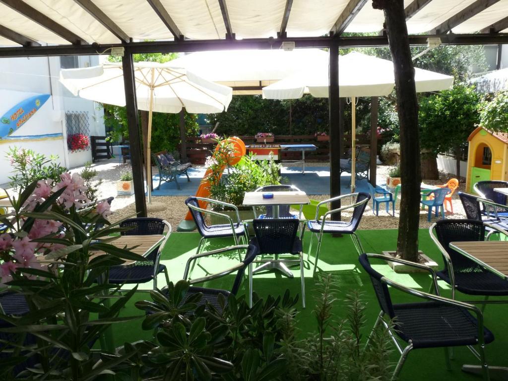 Hotel Arlesiana Rimini Bagian luar foto
