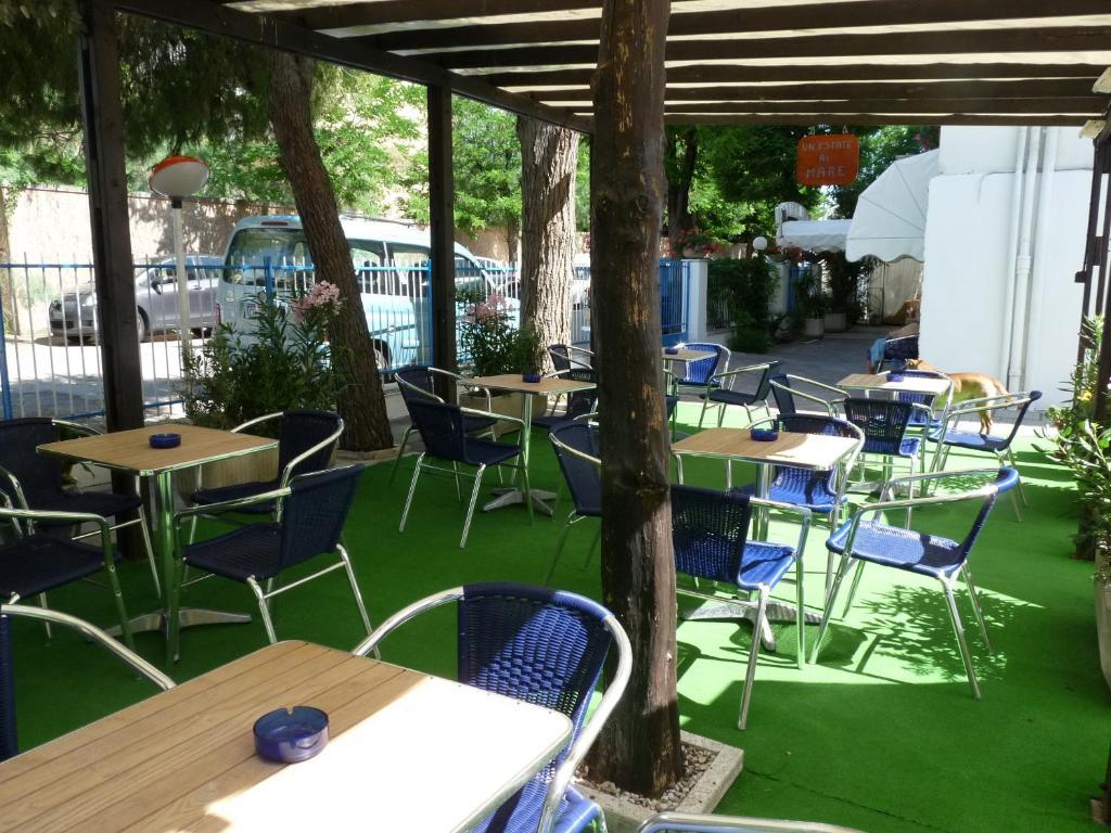 Hotel Arlesiana Rimini Bagian luar foto