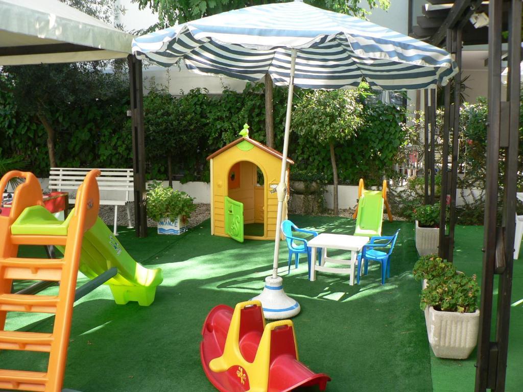 Hotel Arlesiana Rimini Bagian luar foto