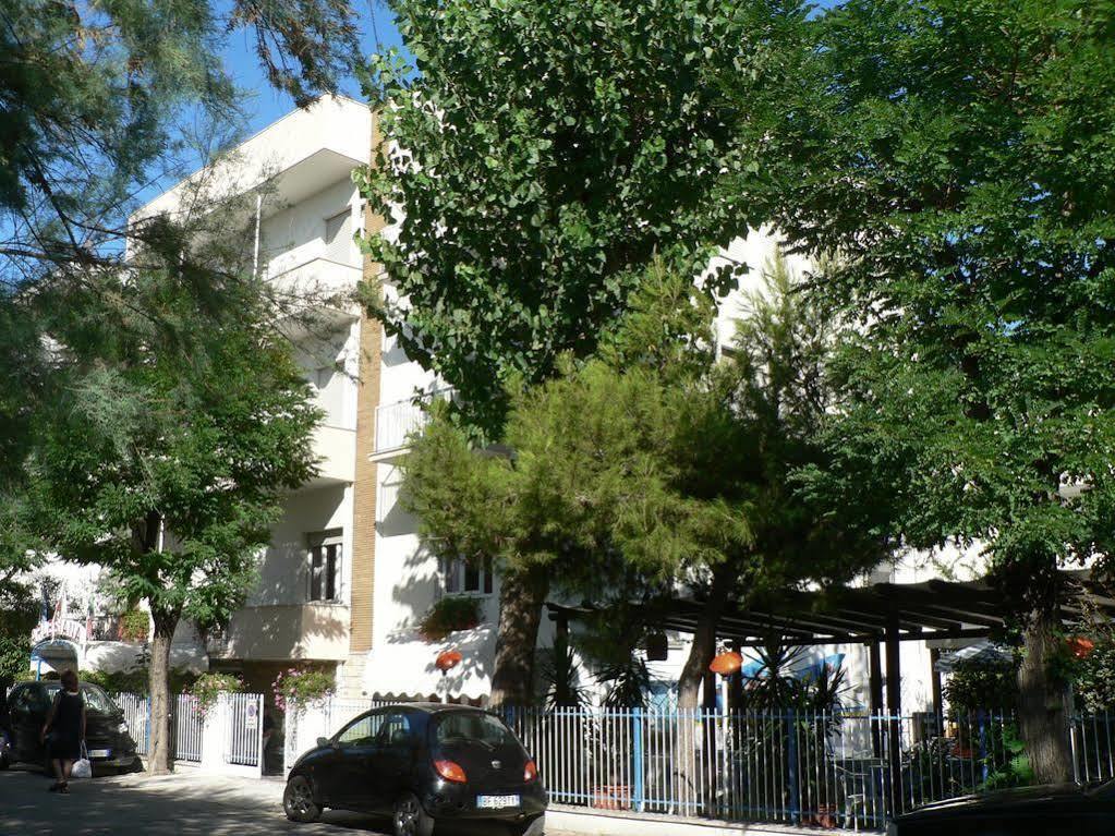 Hotel Arlesiana Rimini Bagian luar foto