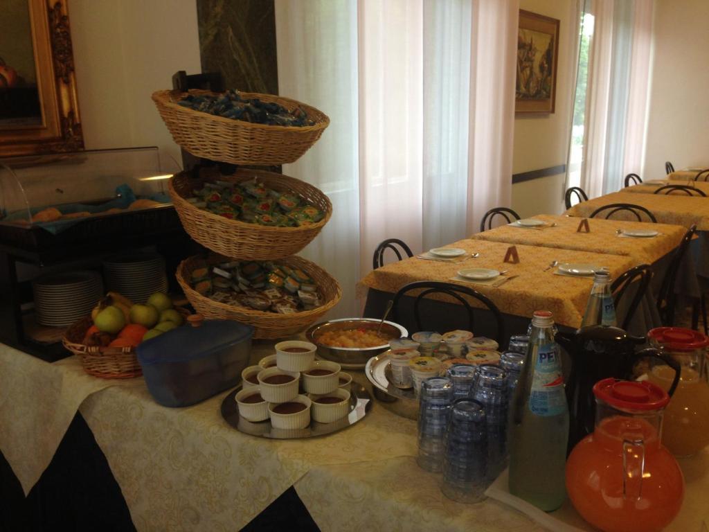 Hotel Arlesiana Rimini Bagian luar foto