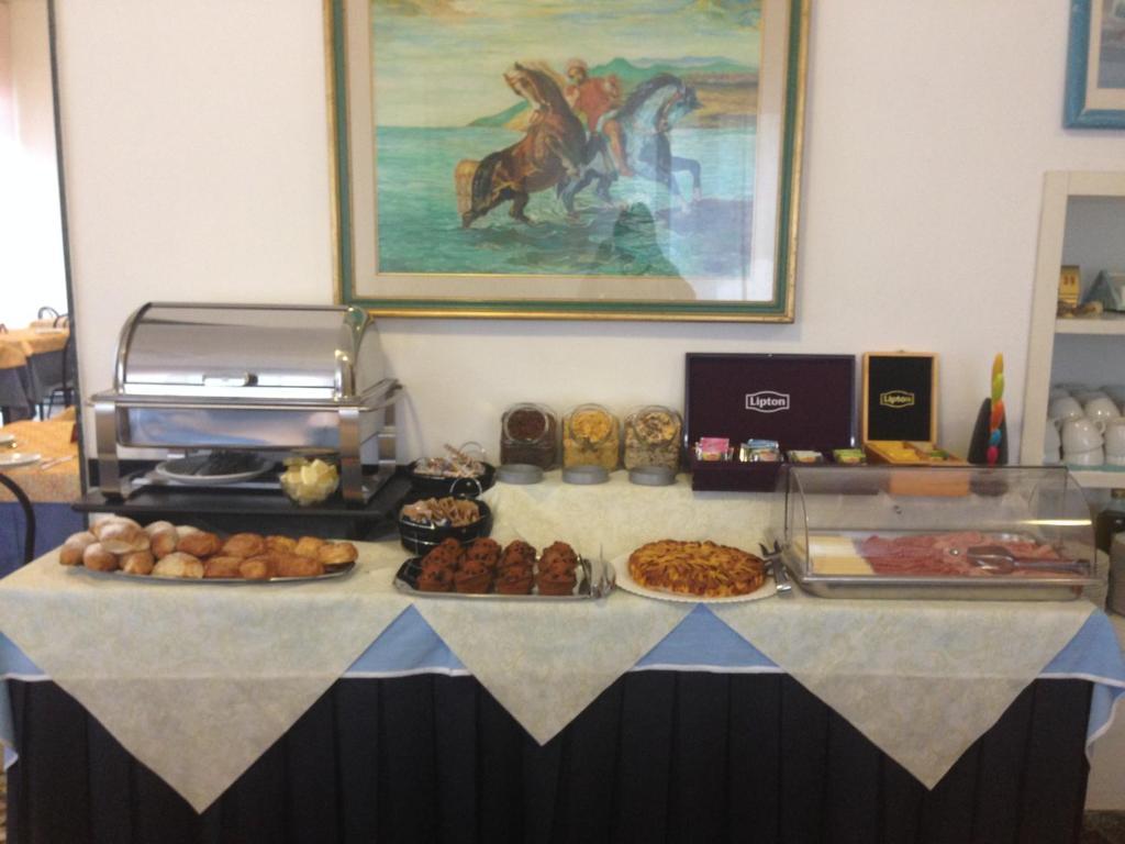 Hotel Arlesiana Rimini Bagian luar foto