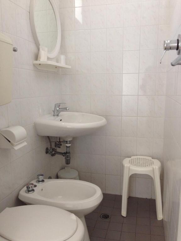 Hotel Arlesiana Rimini Bagian luar foto