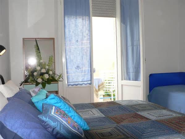 Hotel Arlesiana Rimini Bagian luar foto