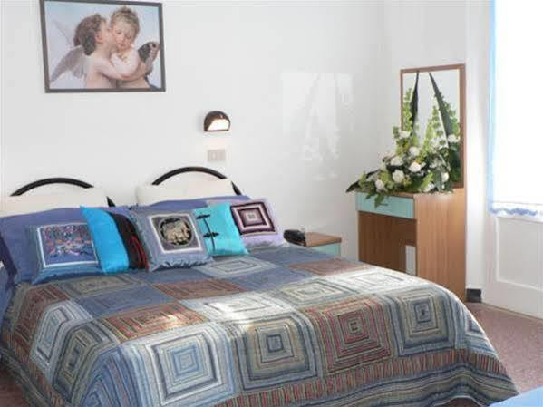 Hotel Arlesiana Rimini Bagian luar foto