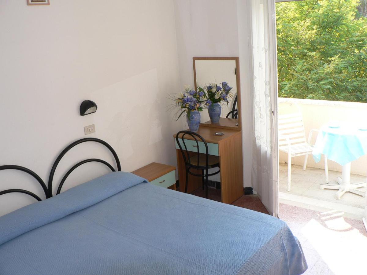 Hotel Arlesiana Rimini Bagian luar foto
