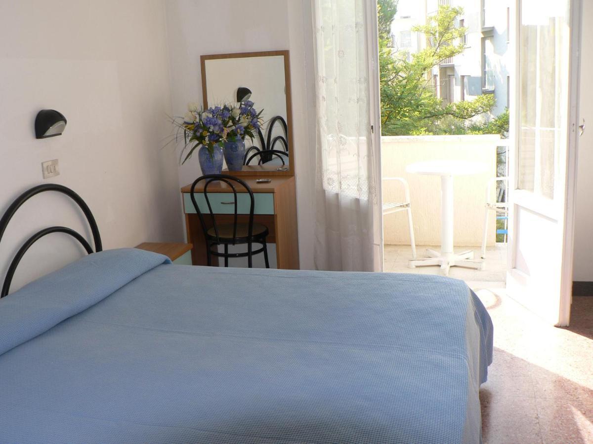 Hotel Arlesiana Rimini Bagian luar foto