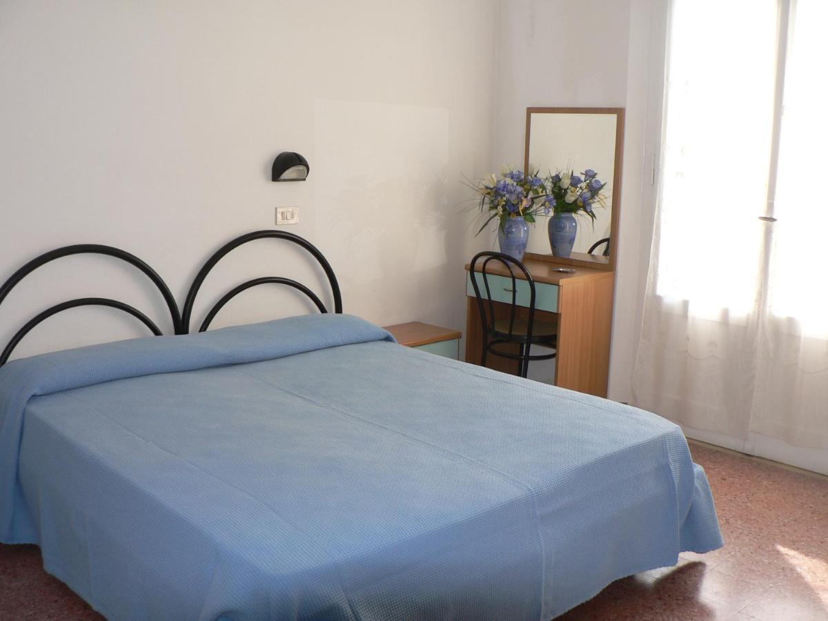 Hotel Arlesiana Rimini Bagian luar foto